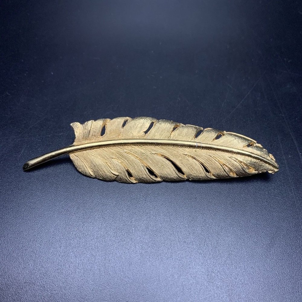 Charel Feather Leaf Brooch Pin Brushed Gold Tone Autumn Fall Signed Vintage